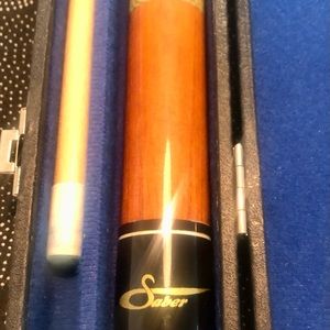 Saber 57 inch pool cue in case.
